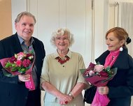 Mann und zwei Frauen