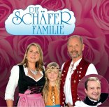 Familie in Trachtenkleidung