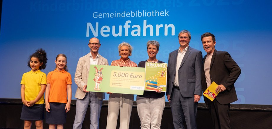 Menschen bei Preisverleihung