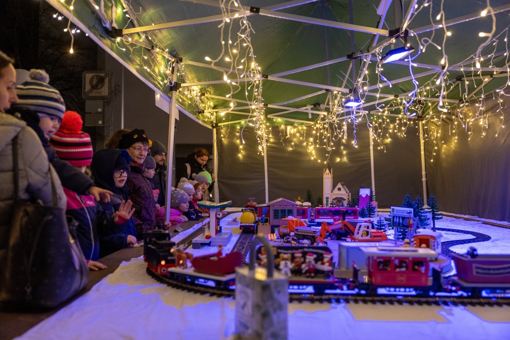 Playmobil Eisenbahn auf Weihnachtsmarkt