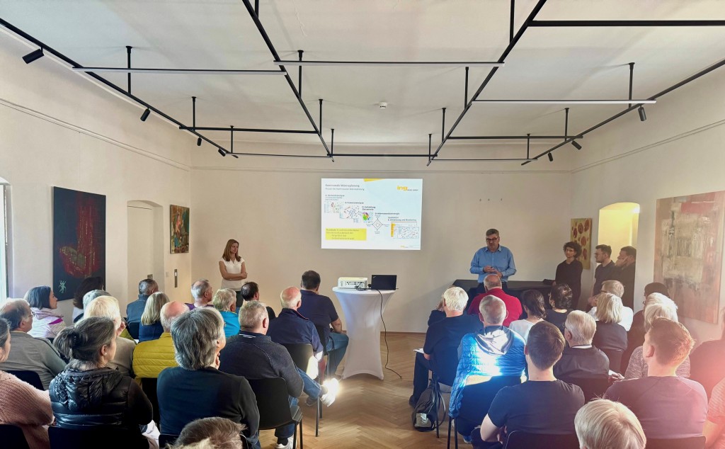 Menschen bei einem Vortrag