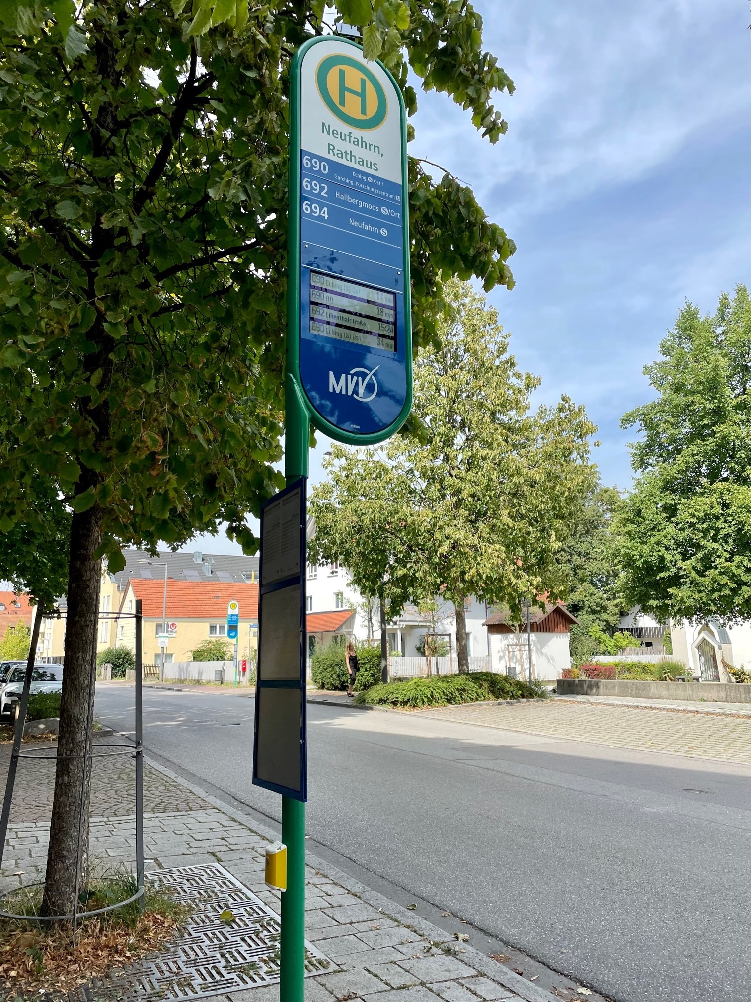 Digitale Anzeige Bushaltestelle Rathaus 