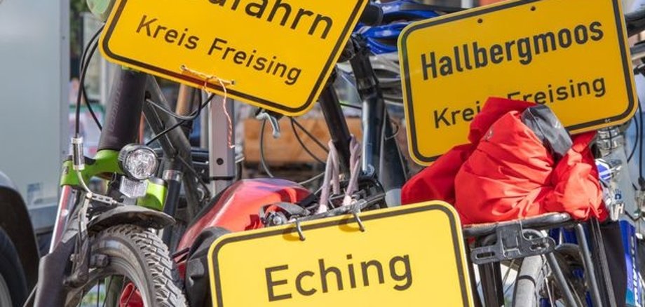 gelbe Verkehrsschilder