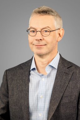 Mann mit Brille