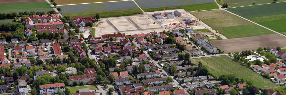 Luftbild zeigt das entstehenden Neubaugebiet Neufahrn Süd